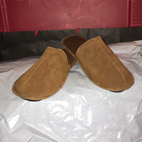 🏈🏈New with tags slippers size 8/9 comfortable - Picture 2 of 7